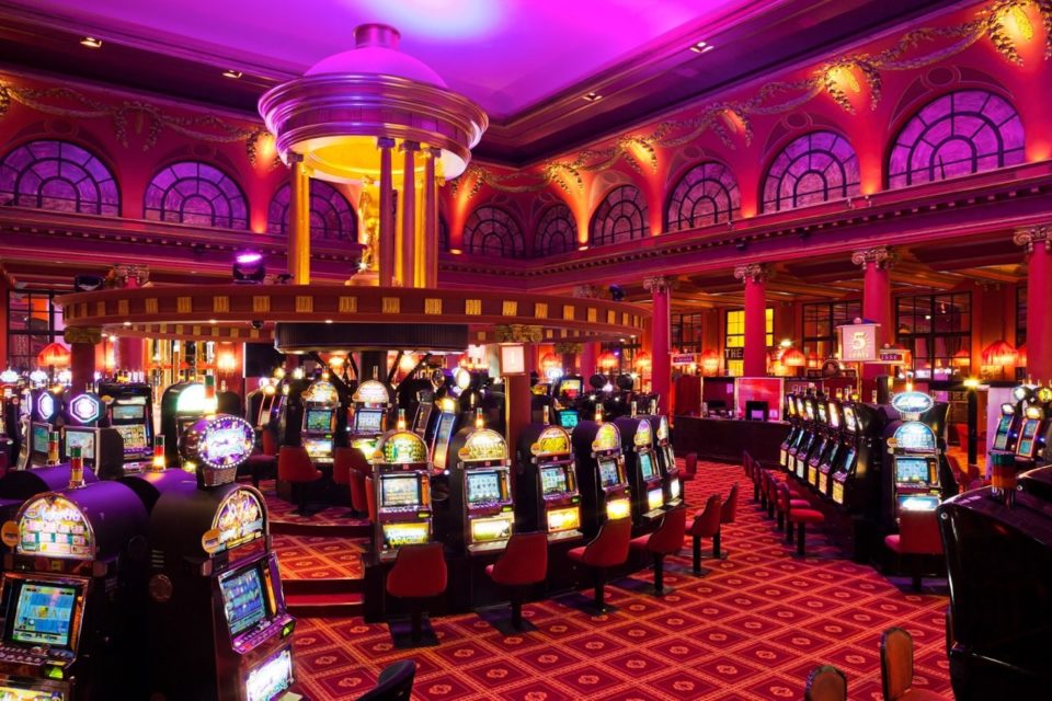 deux clients decrochent le jackpot en quelques heures au casino barriere de deauville